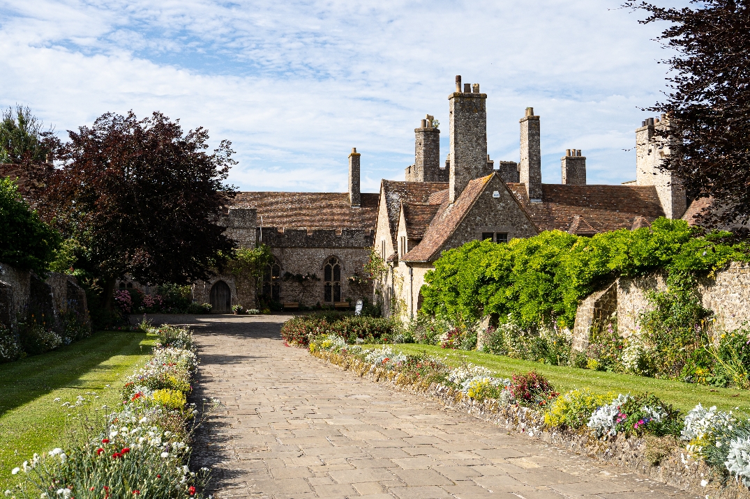 Image 6: Lympne Castle Wedding Show